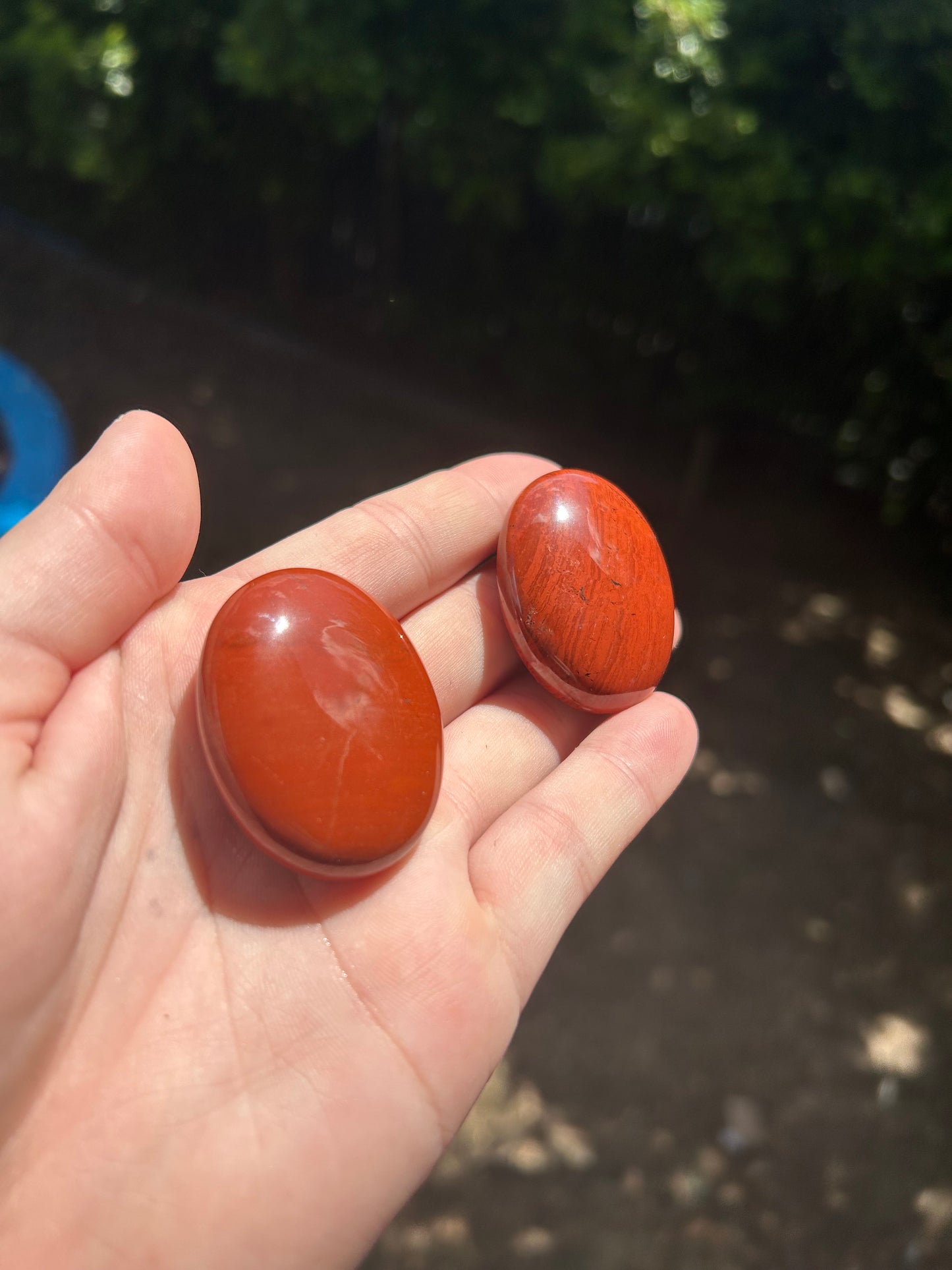 Red jasper palm stone